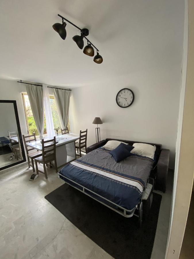 Magniolias - Residence Calme Avec Piscine, Tennis & Jardin 昂蒂布 外观 照片